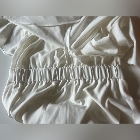 Halston Draped Sleeve Tapered Leg Crepe Jumpsuit White Size 0 - Picture 16 of 16